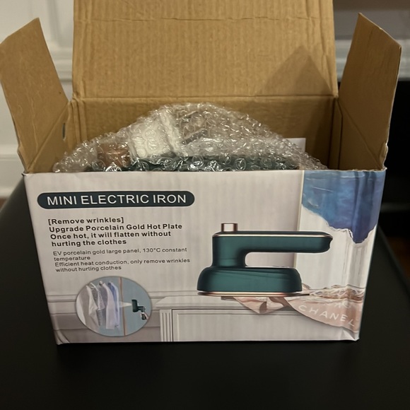 NEW IN BOX: NEWYUAN Travel Mini Iron and Steamer - Picture 2 of 4